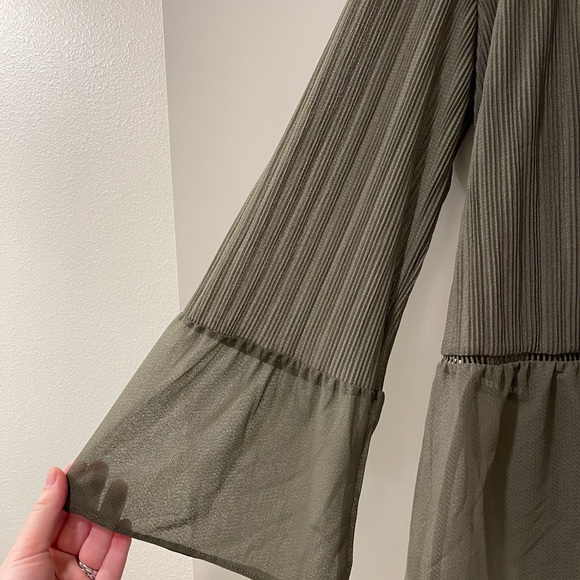 Express Blouse - Picture 3 of 10